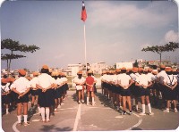 藏品(學生於集合場聆聽專題演講)的圖片