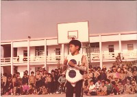 藏品(學生穿著護具活動)的圖片