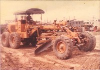 藏品(用於推土的耕耘機械)的圖片