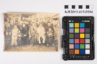 藏品(眾人於洪稇源商號前合影)的圖片