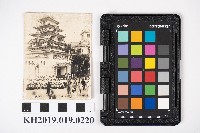 藏品(屏東女中學生至臺灣博覽會第二會場愛知館前合影)的圖片