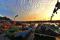 藏品(鳳鼻頭漁港船筏)的圖片