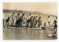 藏品(洪宜一帶學生乘坐竹筏渡過荖濃溪)的圖片