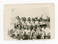 藏品(洪宜一與國小同學合影)的圖片