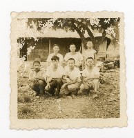 藏品(洪家男子於農場內合影)的圖片