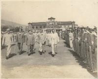 藏品(謝掙強與長官們)的圖片