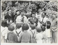 藏品(謝掙強與美國第七艦隊長官夫婦、女學童)的圖片