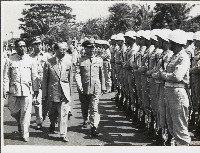 藏品(謝掙強陪同嚴家淦檢閱海軍儀隊)的圖片