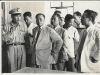 藏品(謝掙強陪同俞鴻鈞視察高雄市警察局)的圖片