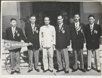 藏品(謝掙強與香港廣大學院學生祝壽團)的圖片