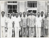 藏品(謝掙強與模範教師合影)的圖片