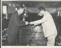 藏品(謝掙強頒贈港僑局局長王國華榮譽市民證)的圖片