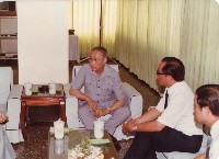 藏品(台泥董事長辜振甫巡視廠區座談-1)的圖片