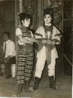 藏品(演員黃錦鳳與王素貞後臺留影)的圖片