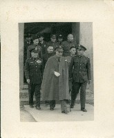 藏品(總統蔣中正由王叔銘上將（左）陪同巡視)的圖片