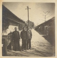 藏品(高雄安民巷宿舍門口前合影)的圖片