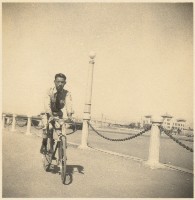 藏品(愛河旁騎自行車)的圖片