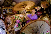 藏品(勞動影像暨說故事徵集比賽作品〈美濃紙傘〉吳文哲攝)的圖片