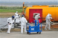 藏品(2015年勞動影像暨說故事徵集比賽《勞工冒險搶救化學槽車翻覆》蔡致模攝)的圖片