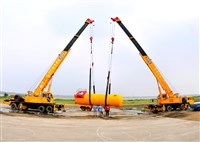 藏品(2015年勞動影像暨說故事徵集比賽《勞工應用吊車扶正翻覆的化學槽車》蔡致模攝)的圖片