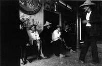 藏品(《汗水直直落 勞工影像故事輯》來自庄腳「守護土地盼豐收」照片)的圖片