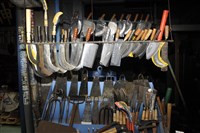 藏品(《汗水直直落 勞工影像故事輯》巧手展功夫「鏗鏘中見證打鐵風華」照片)的圖片