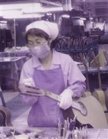 藏品(《汗水直直落 勞工影像故事輯》巧手展功夫「從平淡中磨出來的幸福」照片)的圖片