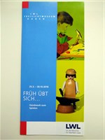 藏品(「LWL Freilichtmuseum Hagen: früh übt sich...」特展摺頁)的圖片