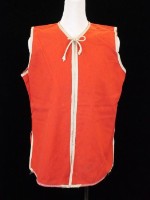 藏品(卒衣（紅色底、衣背繡褐黃色卒字)的圖片