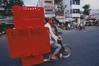 藏品(超負載的機車-塑膠籃箱    )的圖片