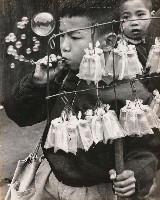 藏品(吹泡泡的小孩)的圖片