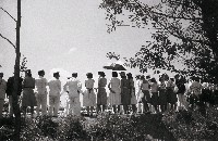 藏品(戰前戰後系列-看運動會的人群(台北北投))的圖片