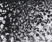 藏品(龍山寺系列-布袋戲的小觀眾)的圖片