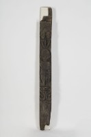 藏品(排灣族屋豎板（柱）、木雕屋柱)的圖片