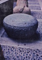 藏品(石礎(中間有花草）)的圖片