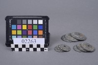 藏品(圓形花紋有孔銅片)的圖片