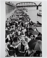 藏品(看賽龍船的人群)的圖片