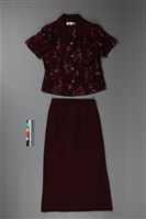 藏品(黃娟於客家終身貢獻獎頒獎時所穿紫色套裝)的圖片