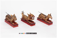 藏品(布袋戲道具-龍頭鍘、虎頭鍘、狗頭鍘)的圖片