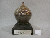 藏品(頂峰簽名小口瓶：吳阿民、紀政、許凱貴、宋青陽、陸雲鳳᠁等人簽名)的圖片