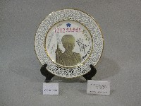 藏品(1212體大雅妮日簽名瓷盤：曾雅妮、高俊雄、戴遐齡、吳厲基等人簽名)的圖片