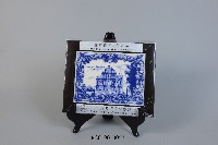 藏品(中國澳門拔河總會致贈紀念品-大三巴牌樓轉印陶瓷畫)的圖片