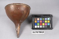 藏品(銅製油漏斗)的圖片