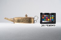 藏品(尖嘴銅製油壺)的圖片