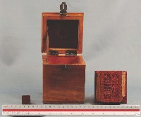 藏品(文獻會木盒
文獻會大印章
文獻會小印章)的圖片