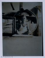 藏品(南條博明相片集：南條之子於其畫作前留影)的圖片