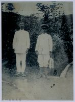 藏品(南條博明相片集：南條博明著官服與友人合照)的圖片