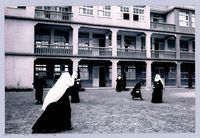 藏品(鄧雨賢相關照片106：打羽球的修女1)的圖片