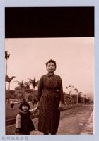 藏品(龍瑛宗翻拍照68：李耐與女童)的圖片