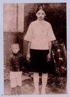 藏品(龍瑛宗翻拍照72：李耐與男童)的圖片